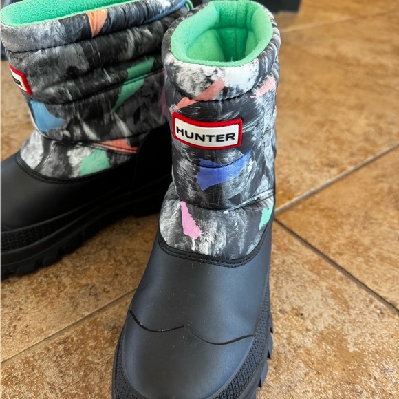 Hunter woman’s insulated snow boots size 6 - Picture 5 of 9